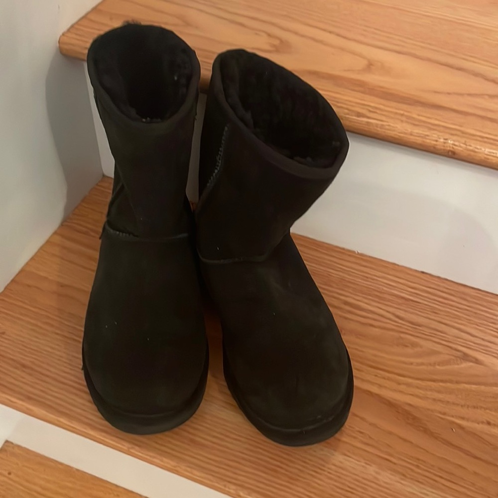 BLACK UGGS